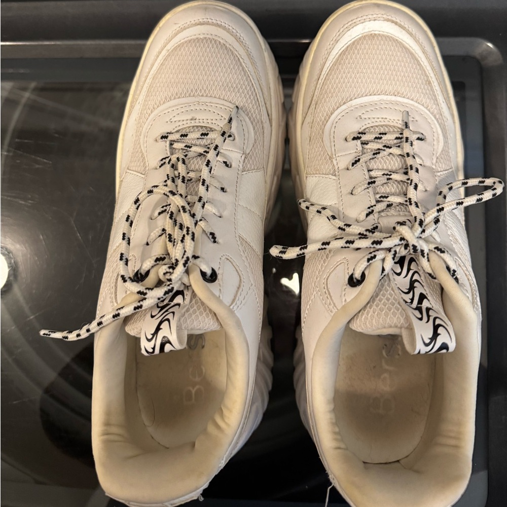 Women’s white Bershka shoes size 41.